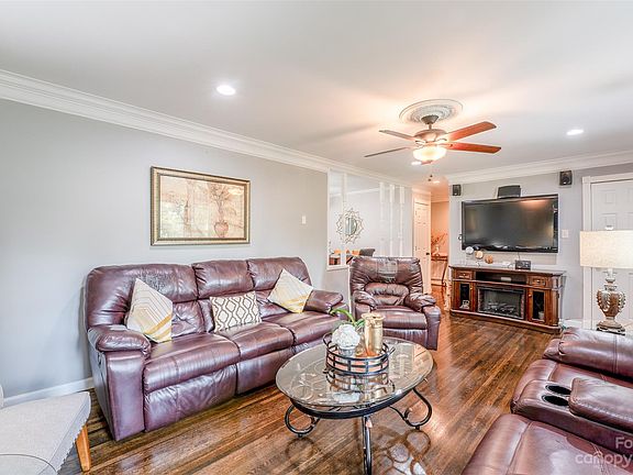 4th image of 6401 Woody Glen Pl