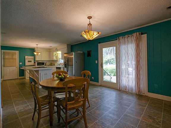 4th image of 1327 Oceanview Rd