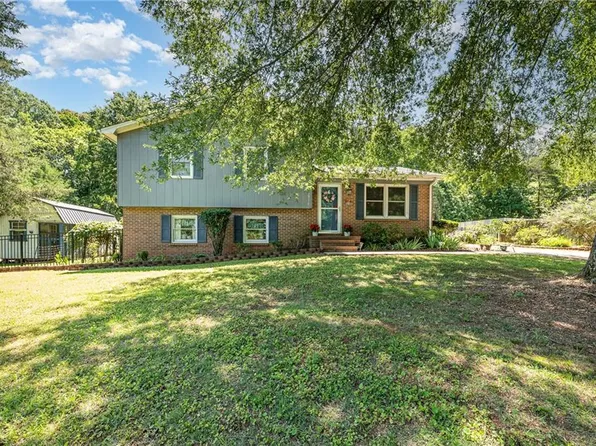 6517 Benson Ln, Pfafftown, NC 27040