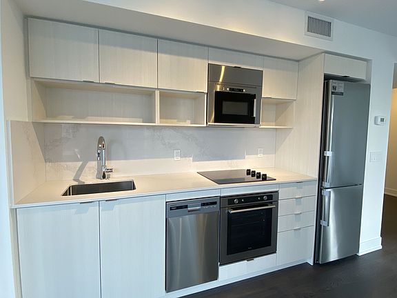 4th image of 7 Mabelle Ave #702