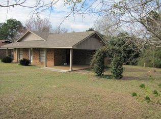 4 Meadow Ln, Lumberton, MS 39455