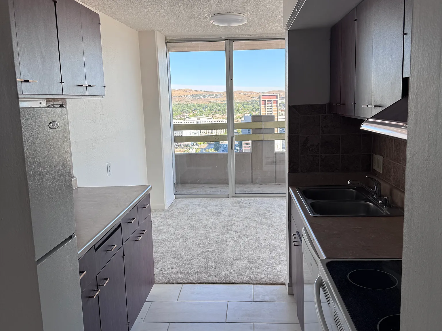 2 bed, 1165 sqft, $2,195 — Photo 4