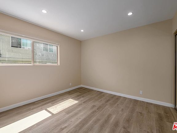 5th image of 1553 S Saltair Ave #101