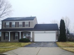 1825 College Green Dr, Elgin, IL 60123