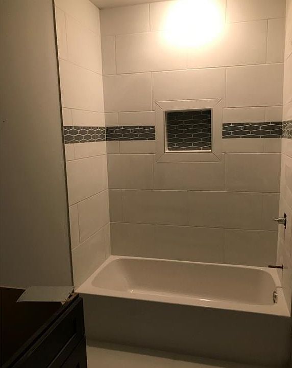 2nd image of 2087 Edgemore Dr