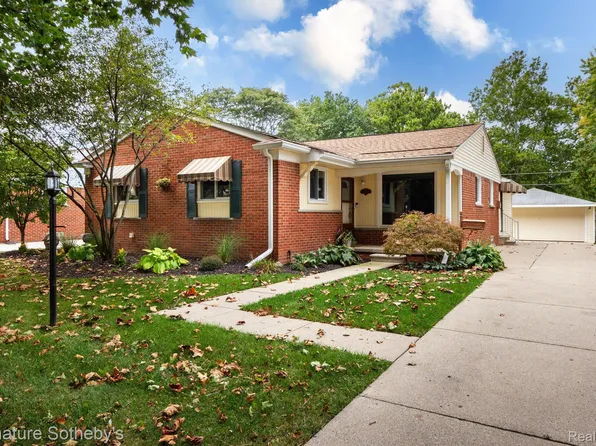 17133 Dolores St, Livonia, MI 48152