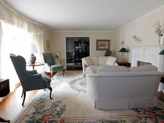 4th image of 608 Stonehedge Dr