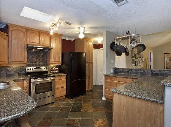 3rd image of 2517 Dartmouth Ct