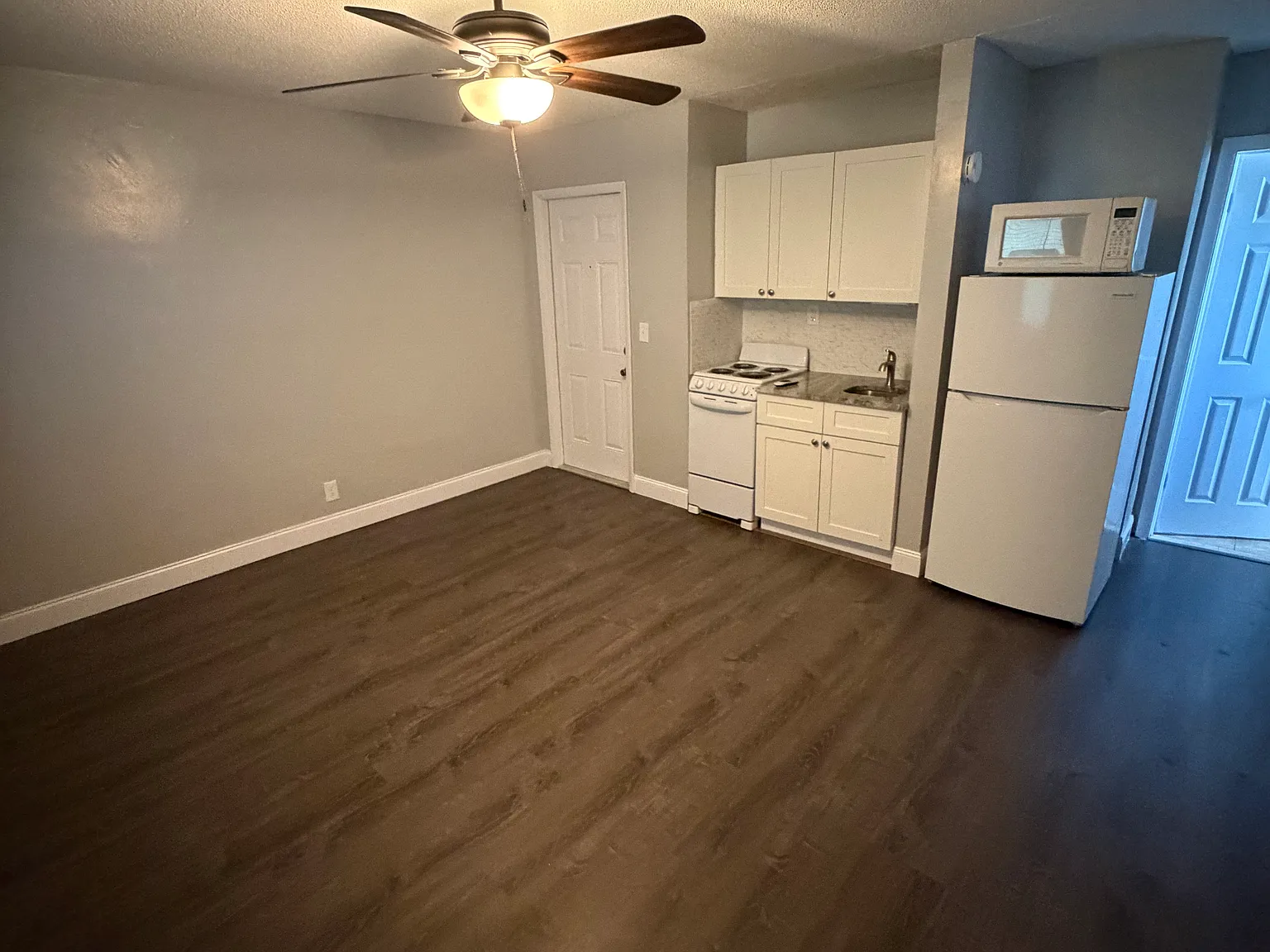 Studio, 450 sqft, $1,250 — Photo 1