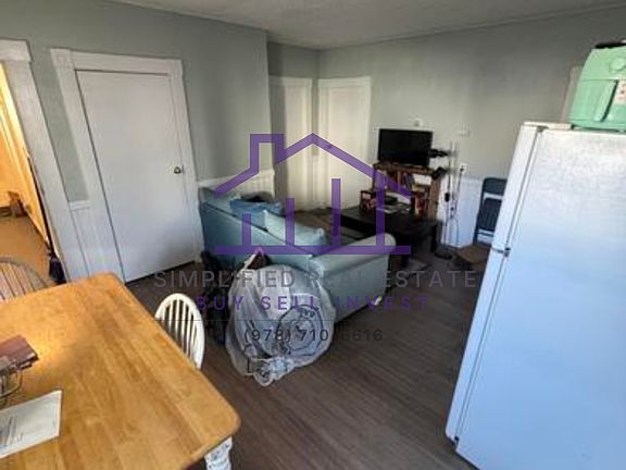 4th image of 164 Riverside St APT 1