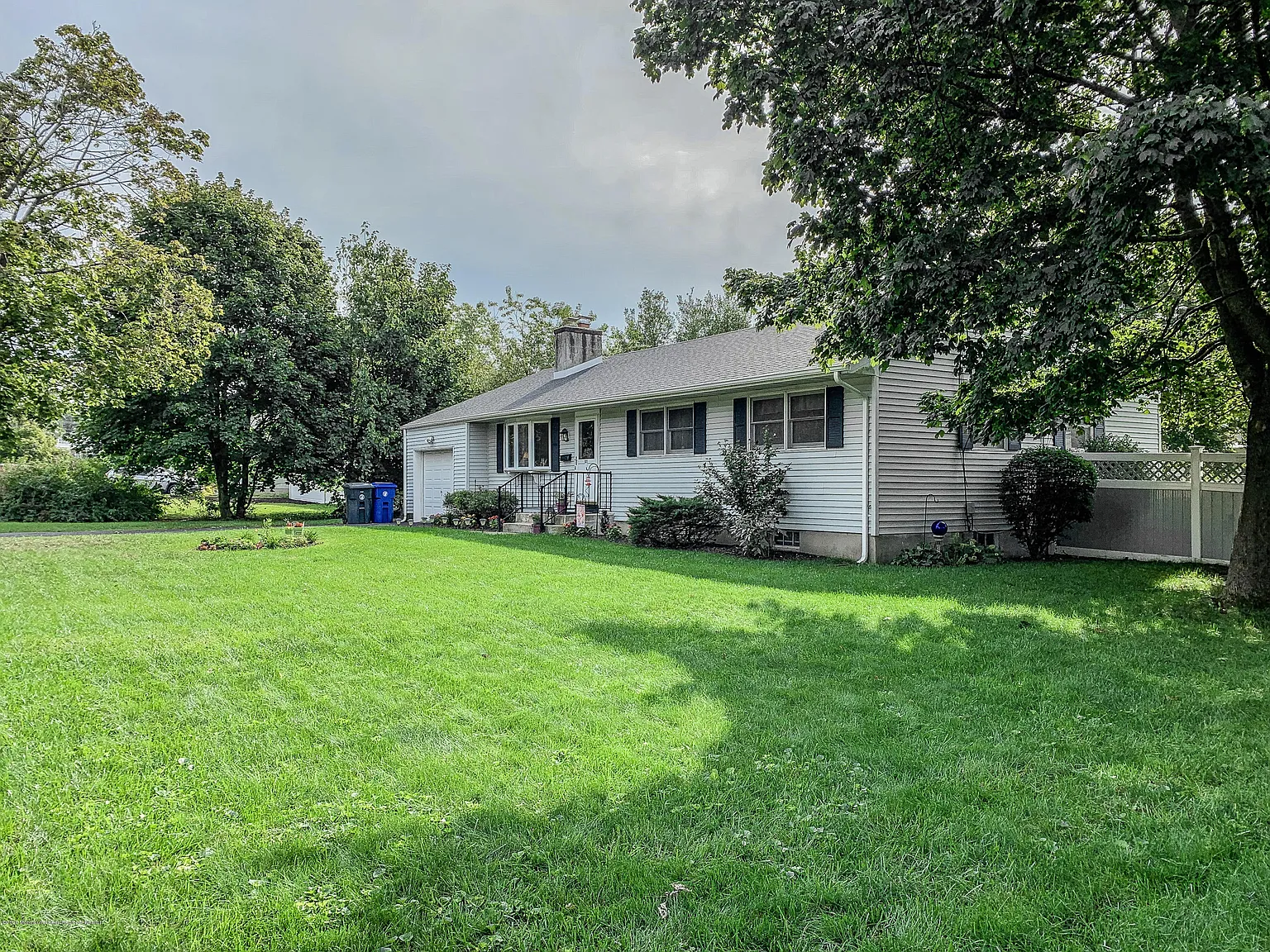 101 Colonial Dr photo 1
