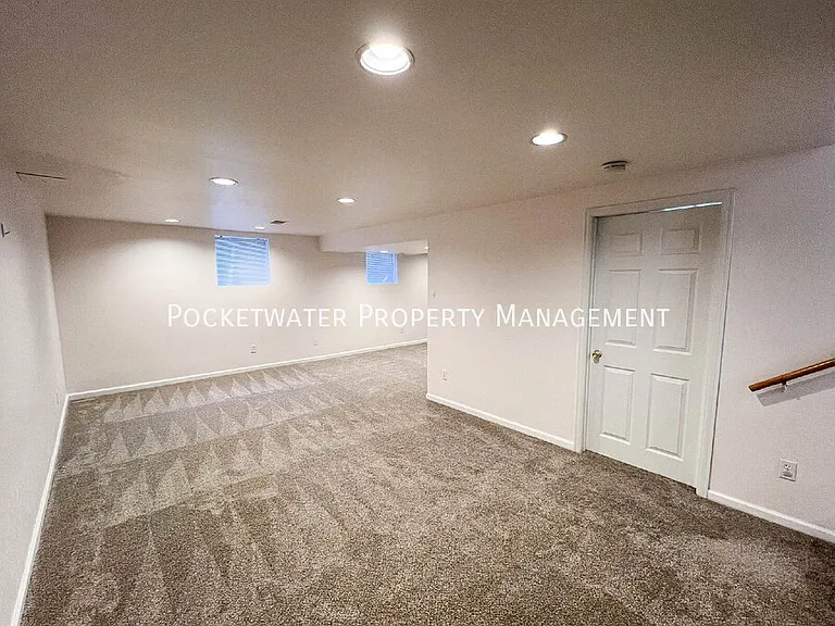 5452 Blackhawk Rd — Photo 19