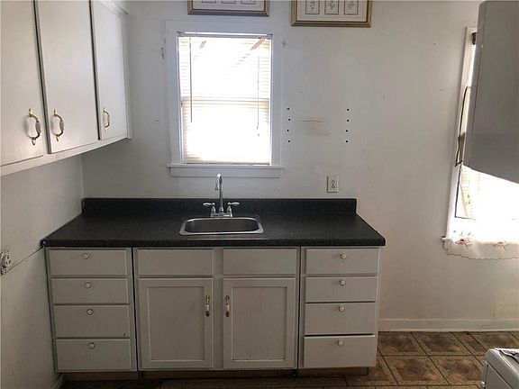 4th image of 1209 N Standish Ave