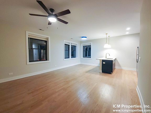 3rd image of 2034 W Montrose Ave #3F