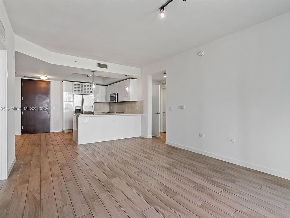 1st image of 999 SW 1st Ave APT 2411