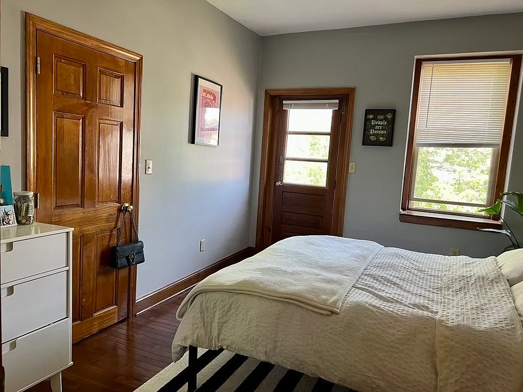 2 bed, 694 sqft, $2,400 — Photo 4