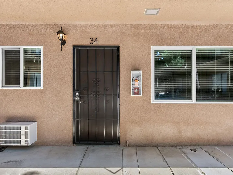 School Circle Apartments - Riverside, CA — Photo 43