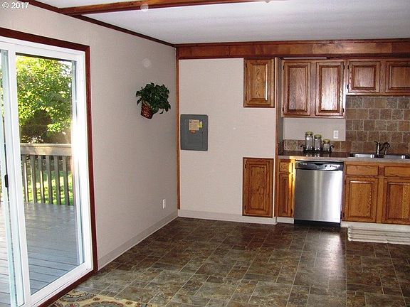 5th image of 9313 NE 73rd St