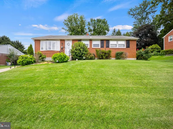 4947 Jackson Dr, Brookhaven, PA 19015