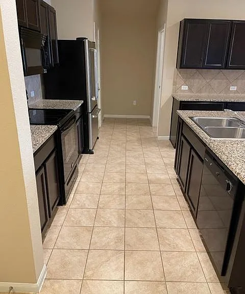 136 Denton Dr — Photo 6
