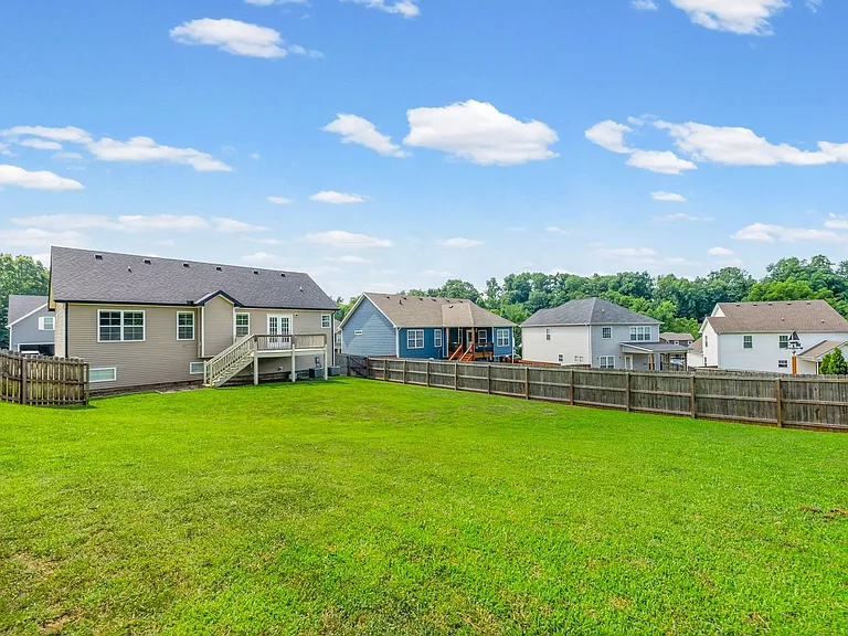 169 Bonnell Dr — Photo 32