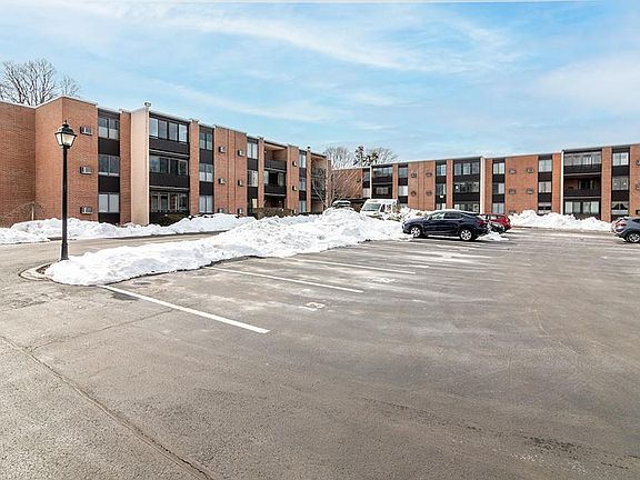 3rd image of 401 Bellevue Ave #112