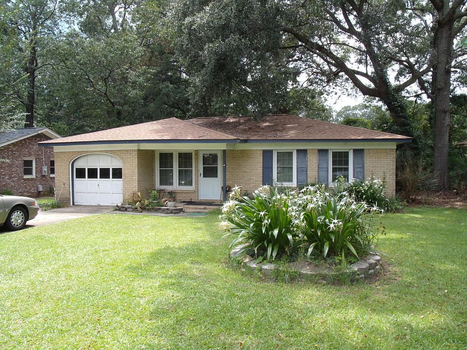 1st image of 107 Sprucewood Dr
