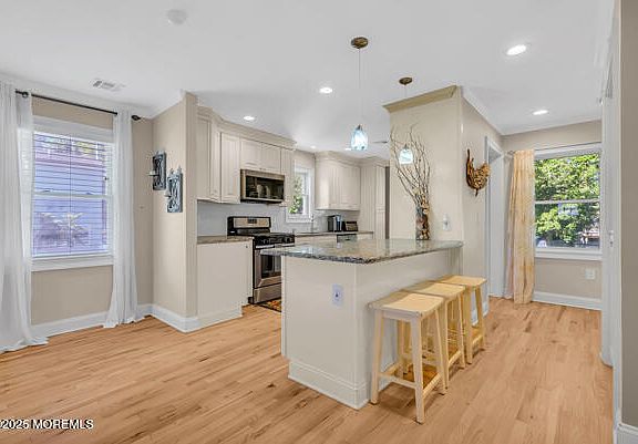 4th image of 18 Catherine St