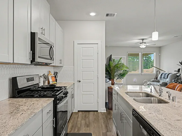 1701 Cayden Oak Ln — Photo 5