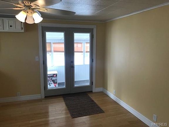 4th image of 20 Barnsdale Ave