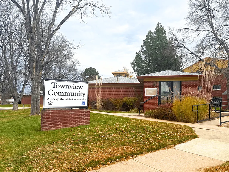 Townview Plaza Apartments — Photo 12