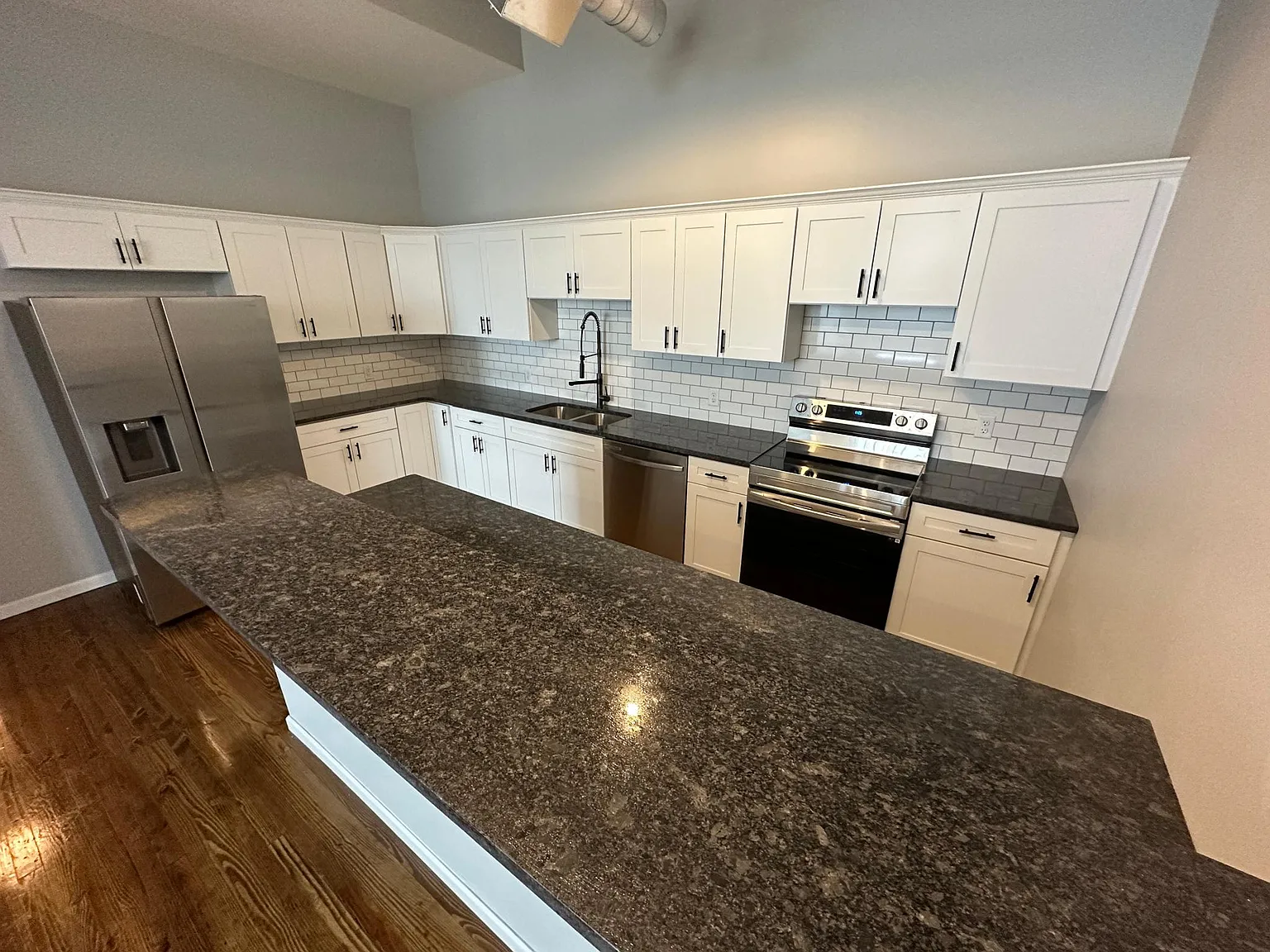 2 bed, 1.5 bath, 1180 sqft, $1,450 — Photo 3