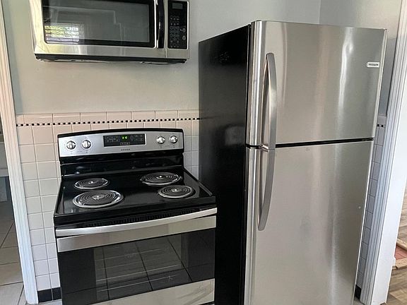3rd image of 3806 Queen Crest Ave