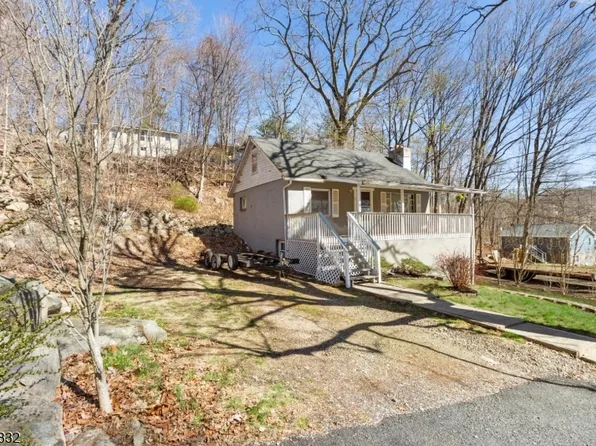 13 Cove Rd, Jefferson Twp., NJ 07849