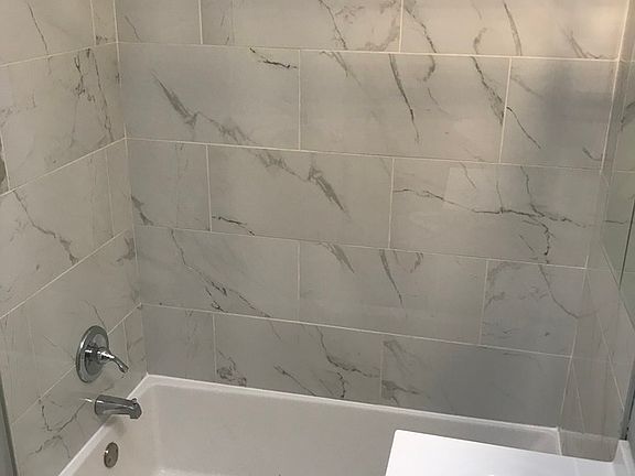 4th image of 2731 N Austin Ave #8
