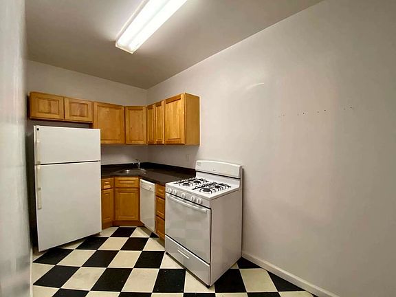 4th image of 216 6th Ave #1DD