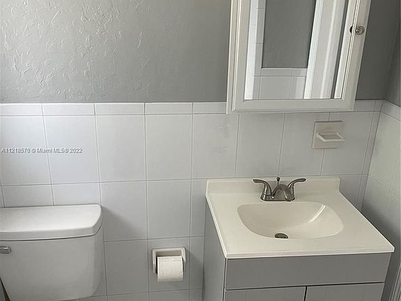 5th image of 212 SW 14th St #1-3