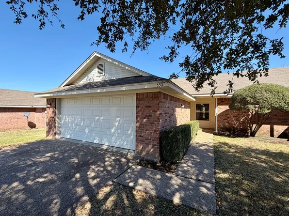 630 Park Ln, Hewitt, TX 76643