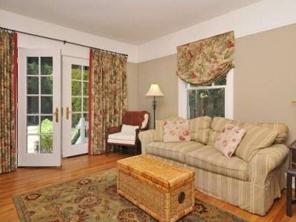 5th image of 2616 Easton Dr