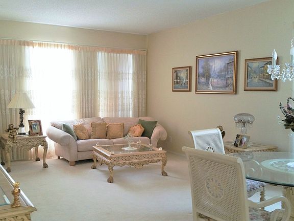 4th image of 1090 Rock Springs Dr