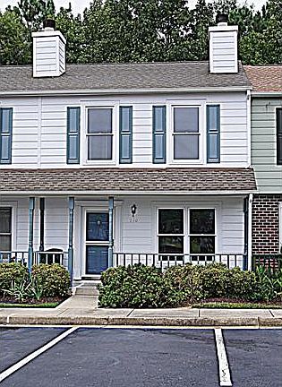2nd image of 130 Arlington Sq #130