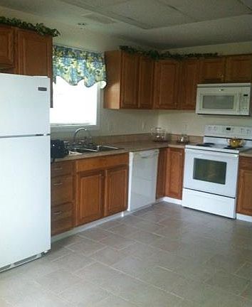 4th image of 475 Hunt Ave