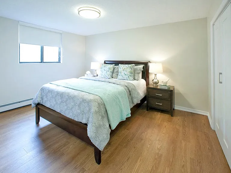 420 Wellington St — Photo 6