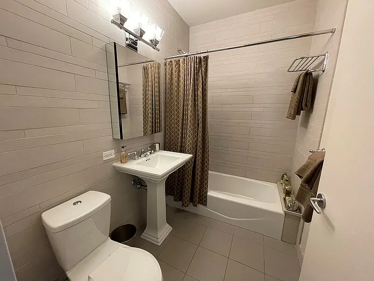 1510 Lexington Ave #17B — Photo 15