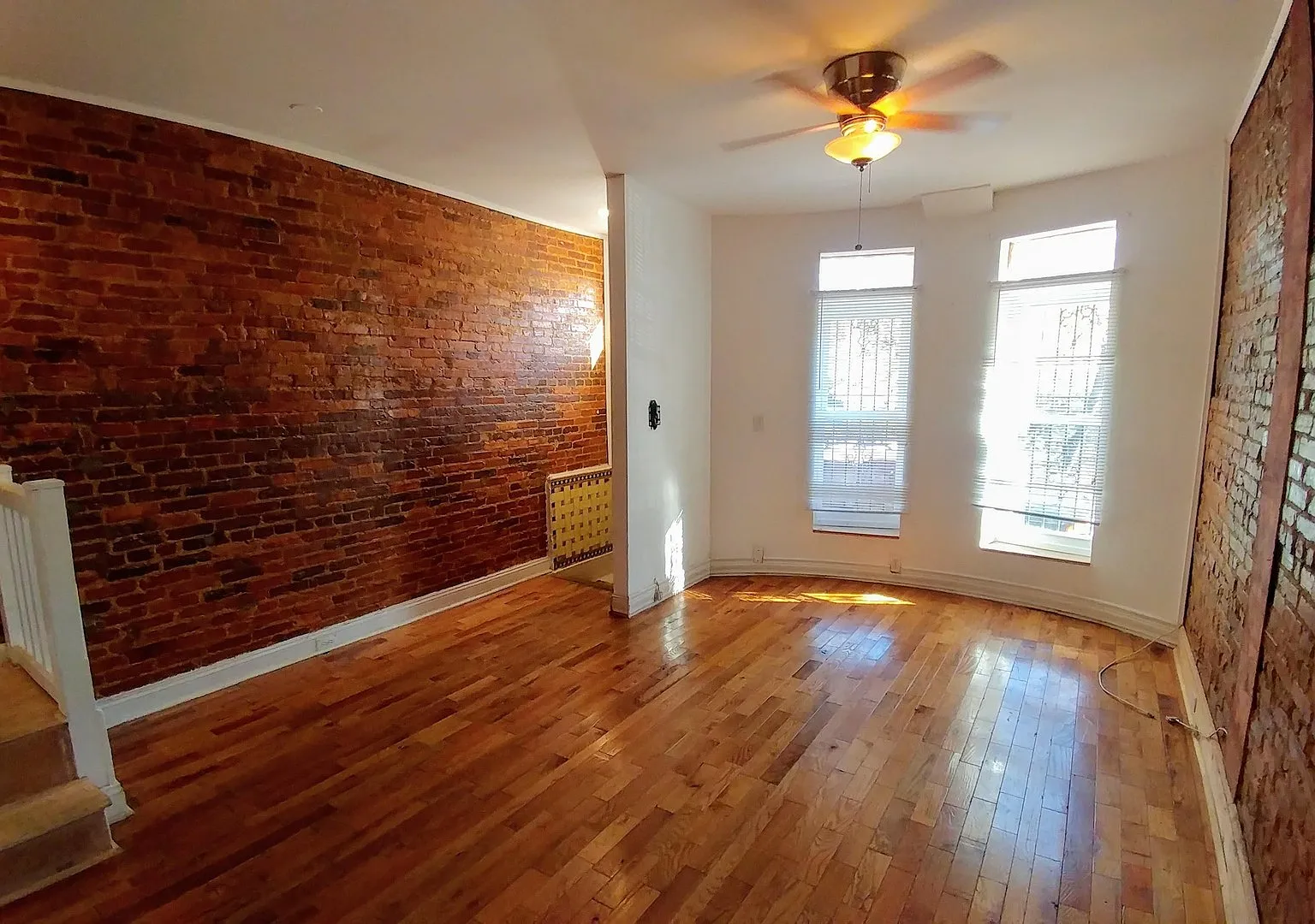Beautiful 3 BR 1.5 BA Row House on a Quiet Cul-De-Sac of Baltimore City — Photo 2