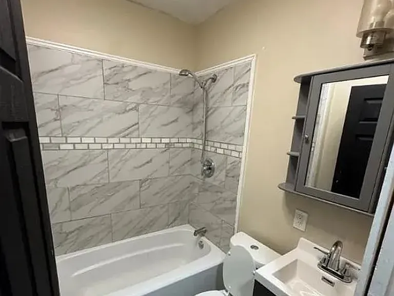 14910 Kingsford Ave — Photo 3