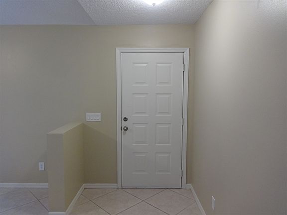 3rd image of 1033 SW Facet Ave