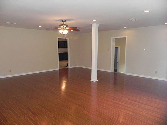 3rd image of 554 Bonita Dr