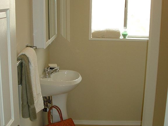 4th image of 1831 E Morton St