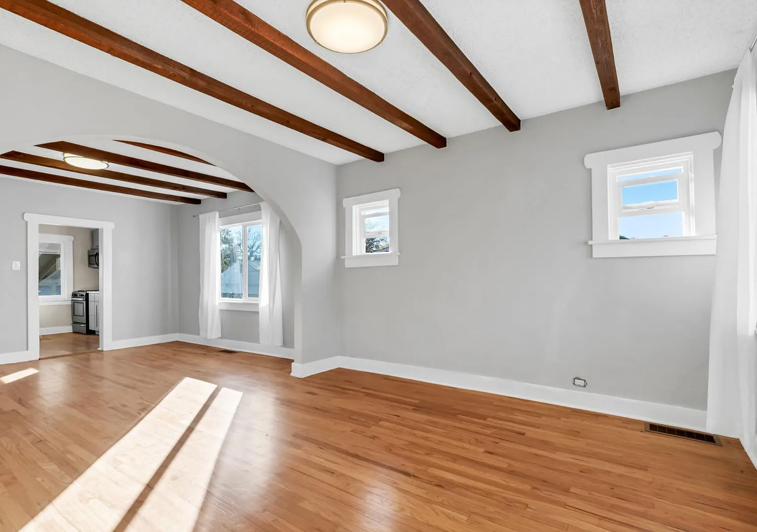 434 Meade St — Photo 4